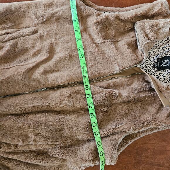 Miss Ashley by 26 International faux fur vest - size medium - Picture 5 of 7